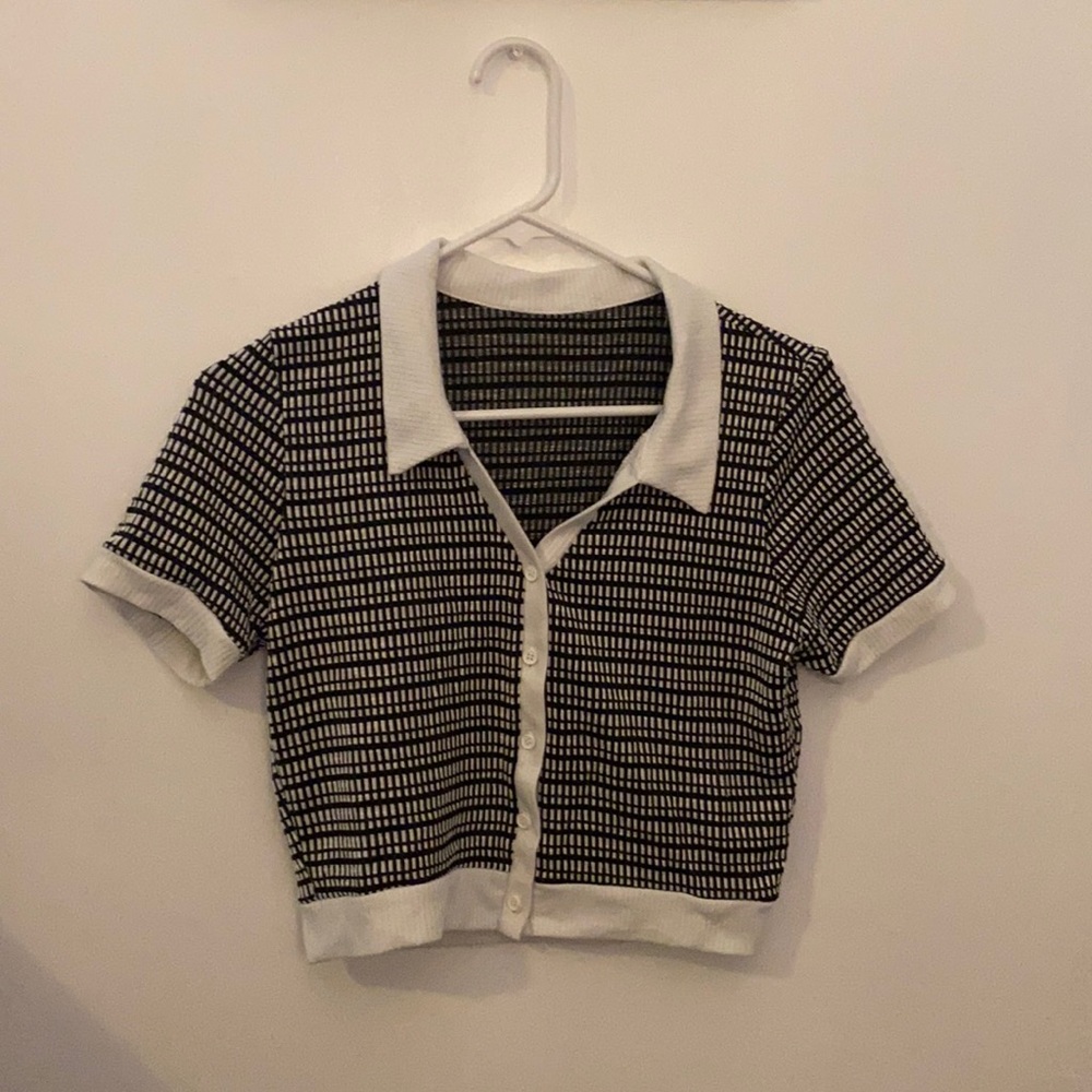Cute cropped button down